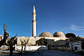 Retimo, la moschea Tis Nerantzes con l'alto minareto.